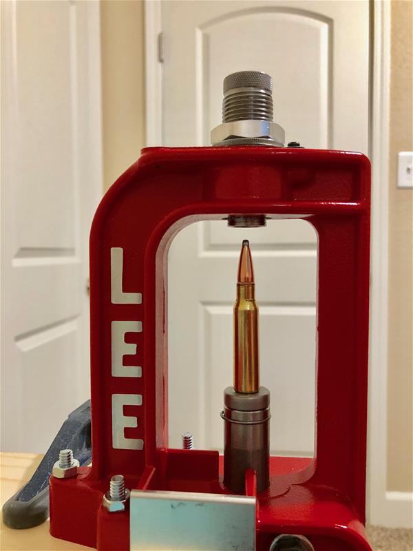 Handloading Crimp the case-min