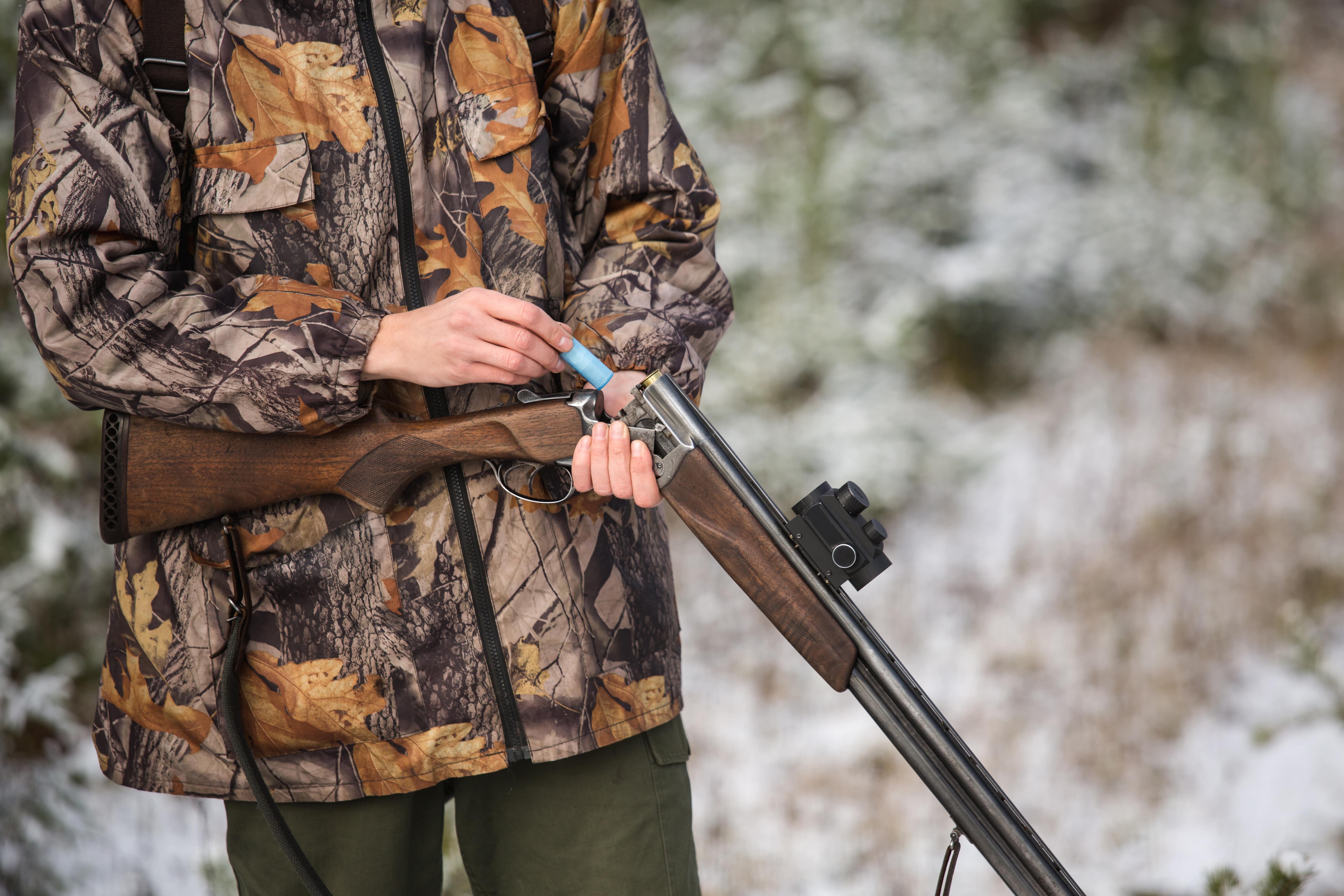 hunter-loading-shotgun